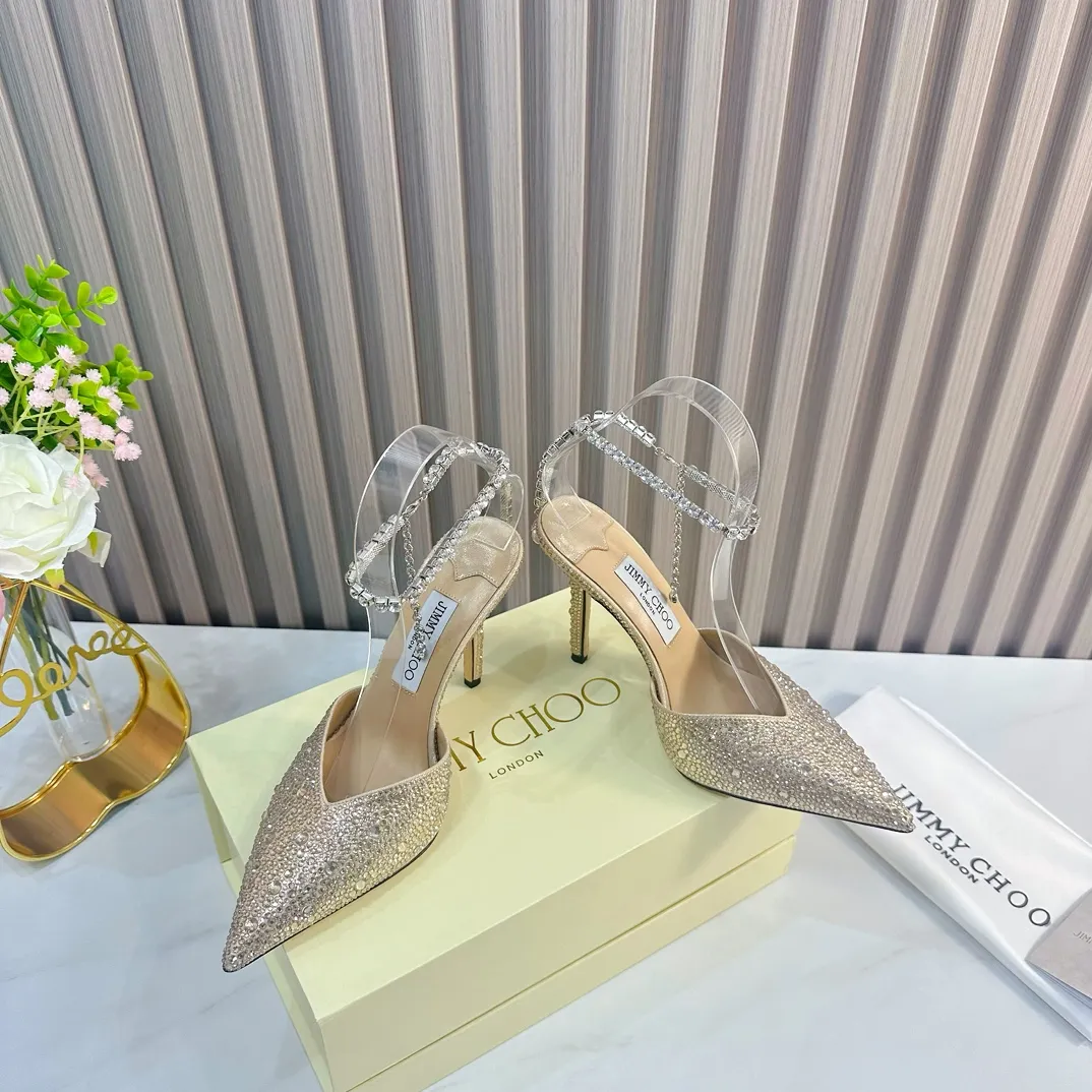 👟👟Ex-factory price 720👟👟 JIMMY CHOO (Jimmy CHOO) 💝💝💝 is a very comprehensive and noble fashion lifestyle brand. It has a series of women's high-heeled, medium-heeled, flat-heeled sandals with the same strap from major fashion bloggers and celebrities in Hong Kong and the United States.  The Australian pointed toe, round toe and square toe series are simply beautiful. Fall in love with elegance and playful sense of the future. Just by looking at them, you want to own them immediately, but you can really think about a pair of exquisite high heels~~~~~~~~~~~~~~~~~ 💝This series is specially designed for extraordinary and indifferent ladies, thus creating a unique overall effect, Jimmy Choo Design products that inspire women to move forward and show their charm💝💝💝 1⃣️Material: Imported silk hot diamond 2⃣️Inner: Imported Italian lambskin, super soft and delicate 3⃣️Outsole: Imported Italian original original color genuine leather outsole Heel height 10.cm (8.5/6.5cm can be made) 4⃣️Code number: 35-39 (34.40.41.42 customized)
